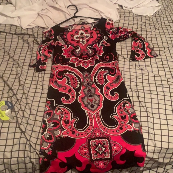 I’m selling this dress one put on once - Picture 1 of 2
